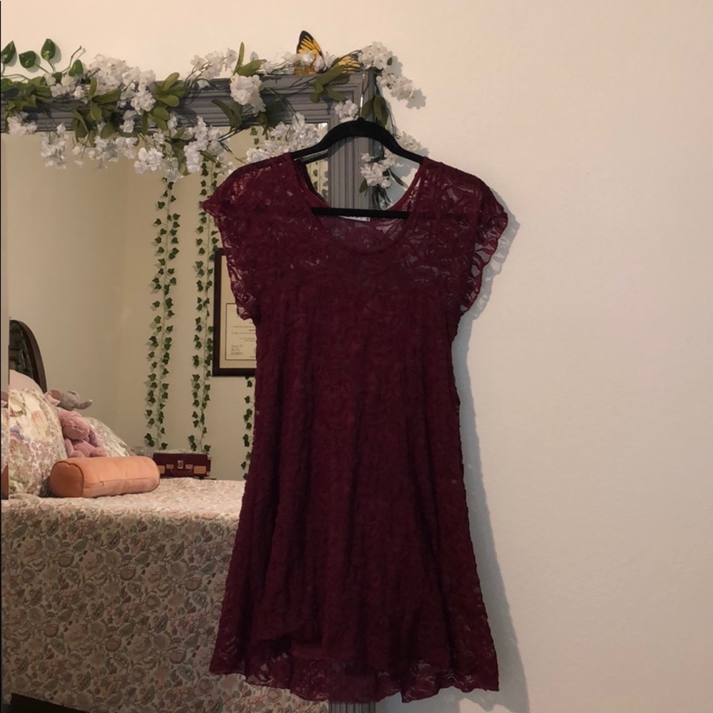 🌼Lacey, maroon dress